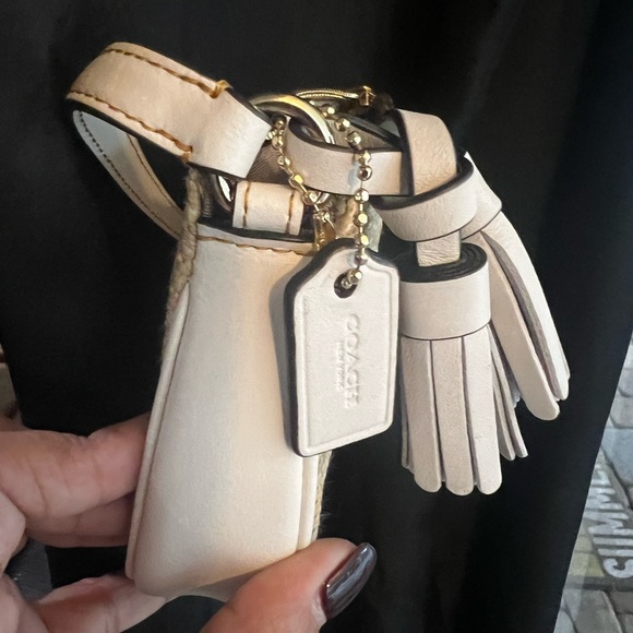 Coach Tan and Cream Woven Clutch - Picture 4 of 8